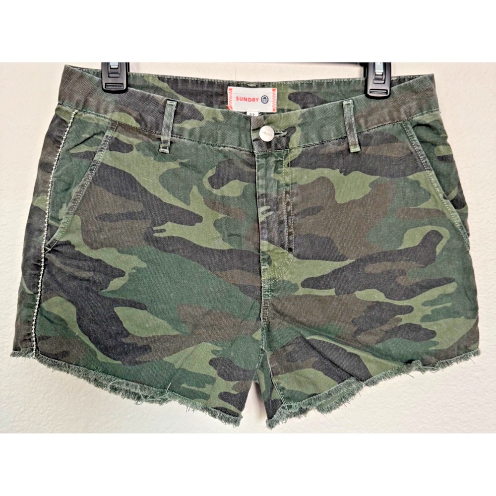 Sundry Shorts Women Size 27‎ Green Camouflage Beaded Side Seams Nice Fraying Hem